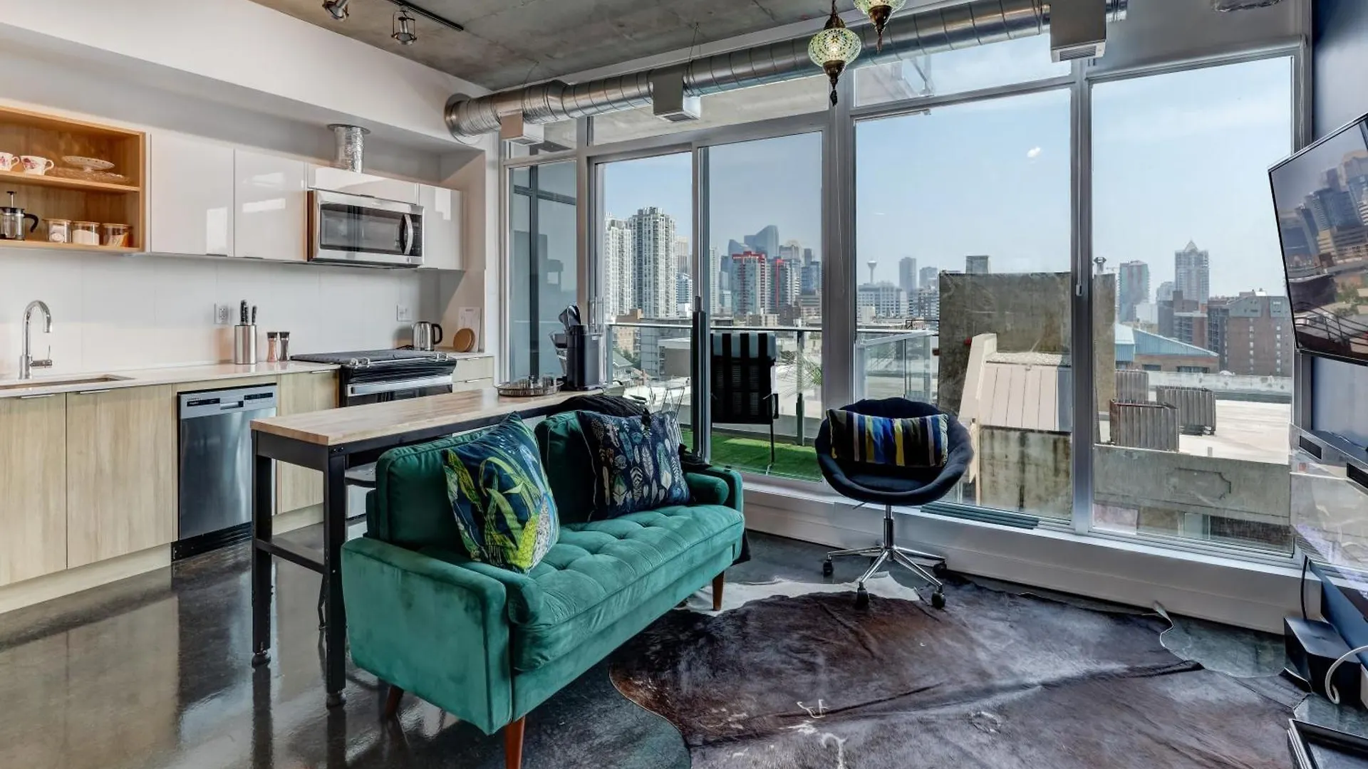 Boutique Studio City Views, Patio, Fireplace Voglio Bene Calgary 0*,