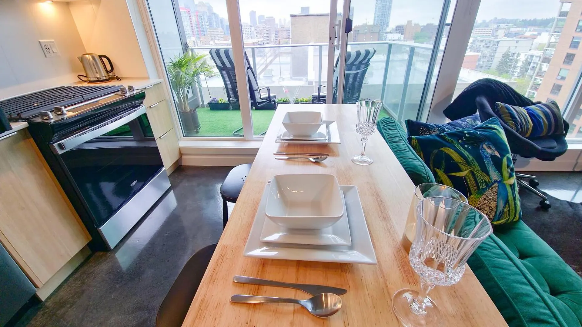 Appartement Boutique Studio City Views, Patio, Fireplace Voglio Bene Calgary